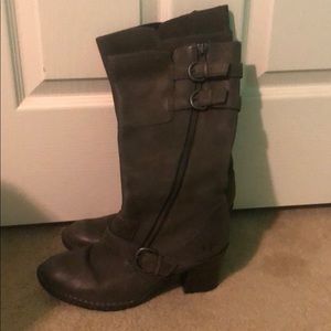 Cute dark grey boots!